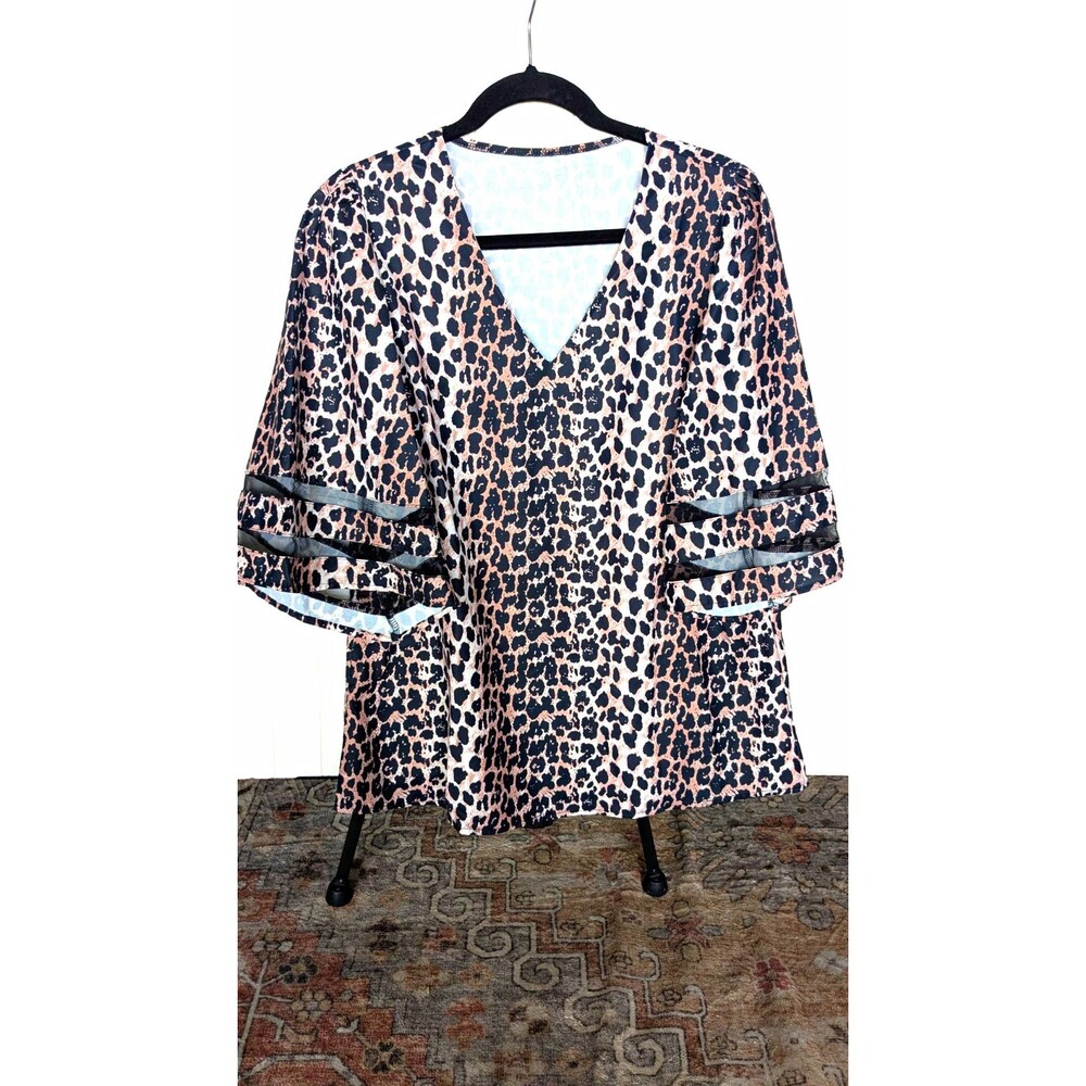 Women's Leopard Animal Print V-Neck 3/4 Bell Sleeve Flowy Oversized Blouse M/L